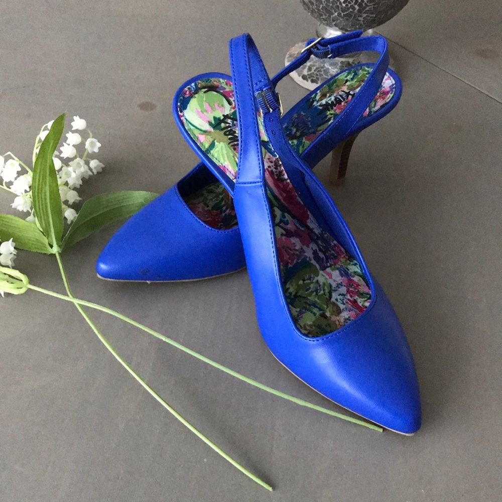 Spring time sweetness! Sling back heel!